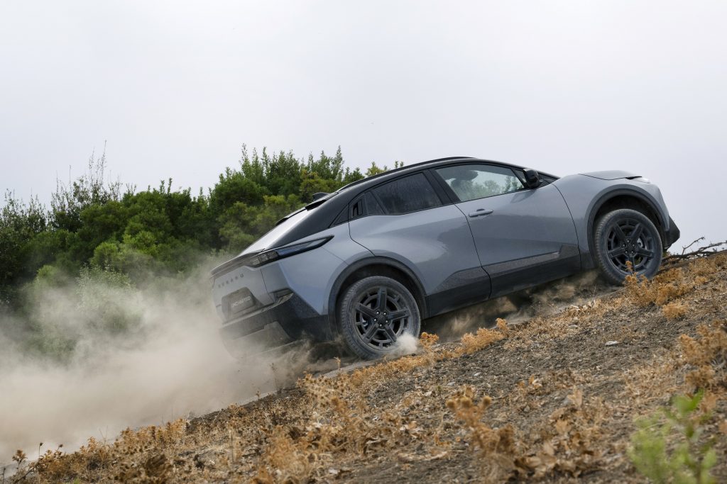 Uncharted AWD Grey 21