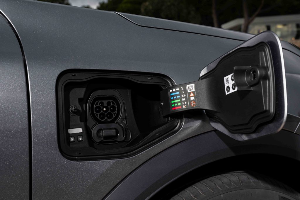 nouvel-eclipse-cross-ev-101
