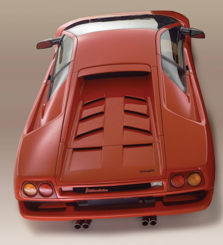 (C) Lamborghini (C) Lamborghini