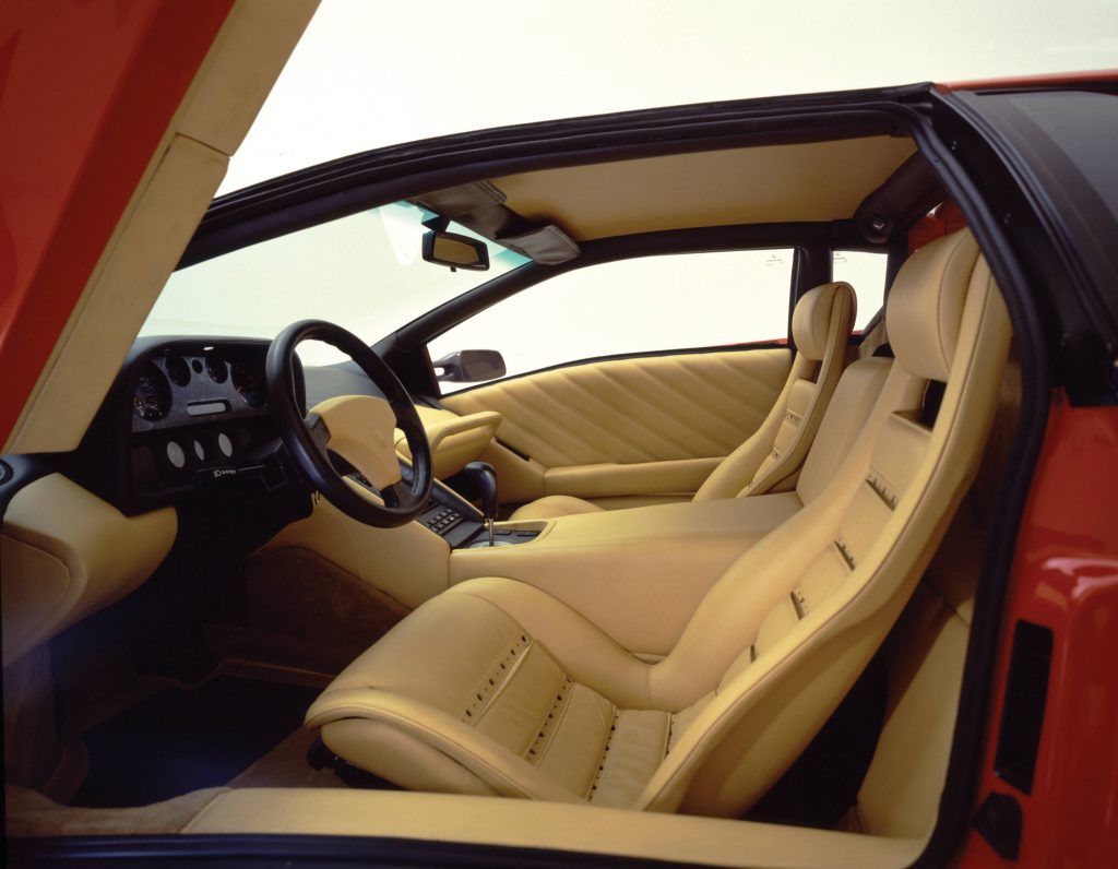 (C) Lamborghini (C) Lamborghini