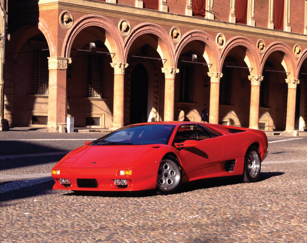 (C) Lamborghini (C) Lamborghini