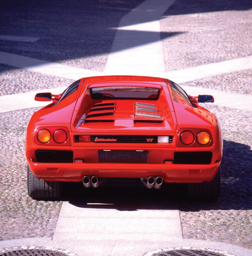 (C) Lamborghini (C) Lamborghini