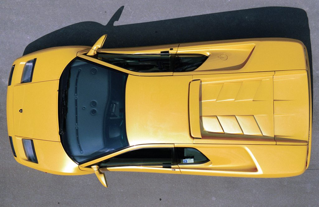 (C) Lamborghini (C) Lamborghini