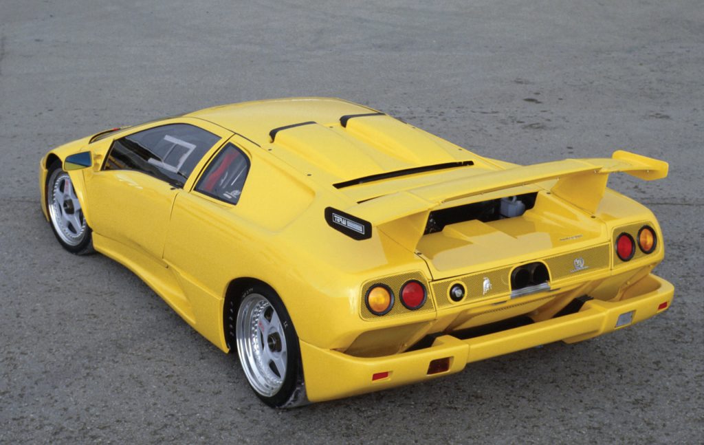 (C) Lamborghini (C) Lamborghini