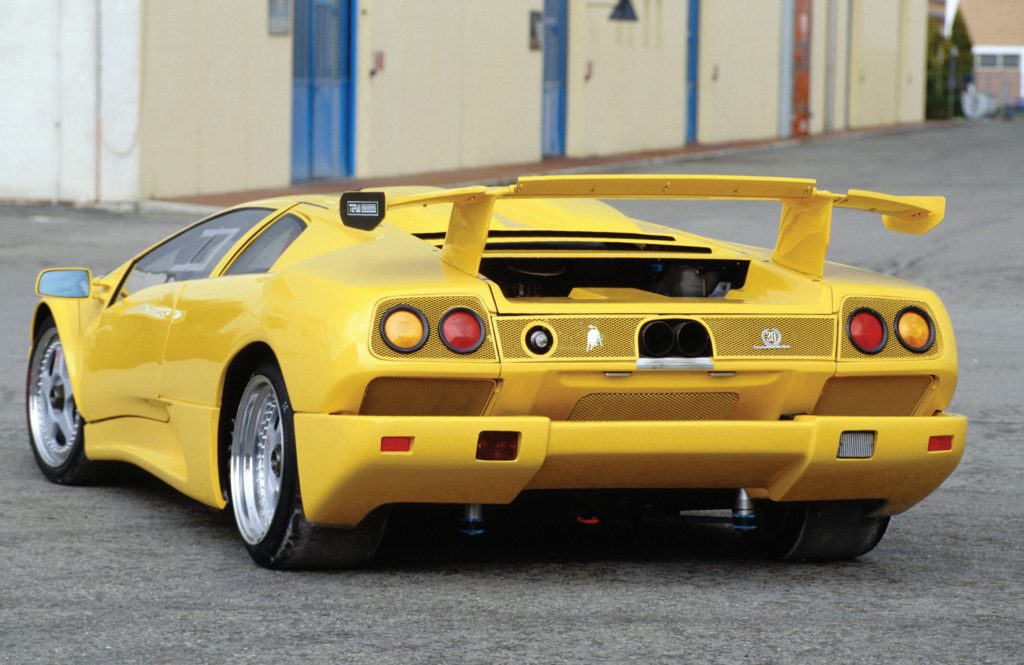 (C) Lamborghini (C) Lamborghini