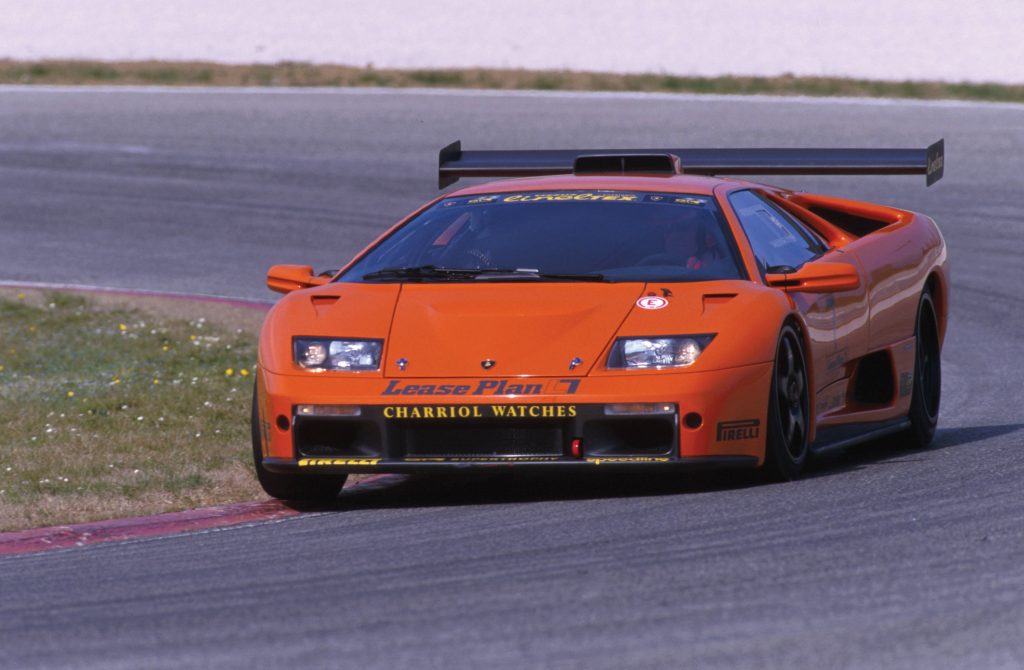 (C) Lamborghini (C) Lamborghini