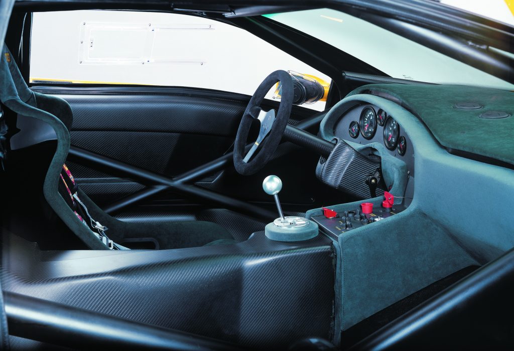(C) Lamborghini (C) Lamborghini