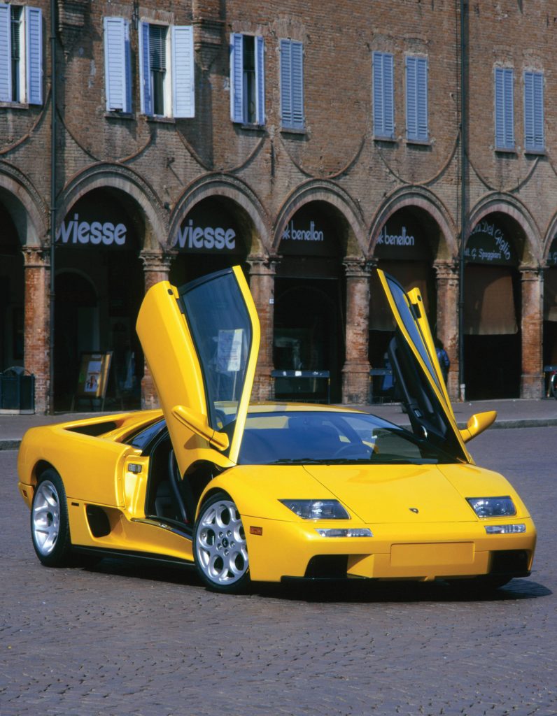 (C) Lamborghini (C) Lamborghini