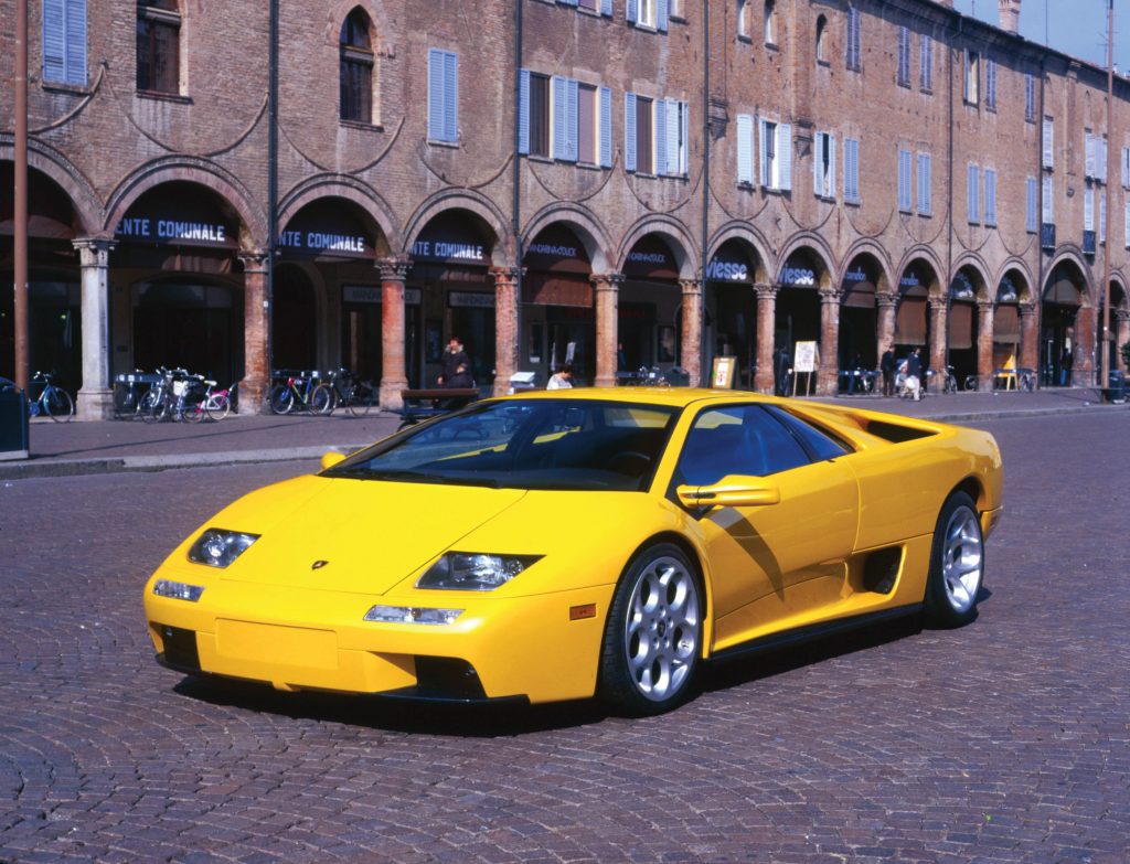 (C) Lamborghini (C) Lamborghini
