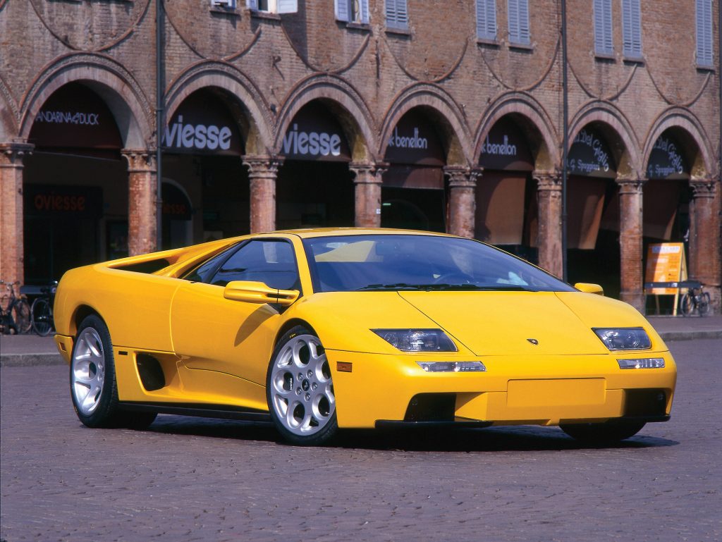 (C) Lamborghini (C) Lamborghini