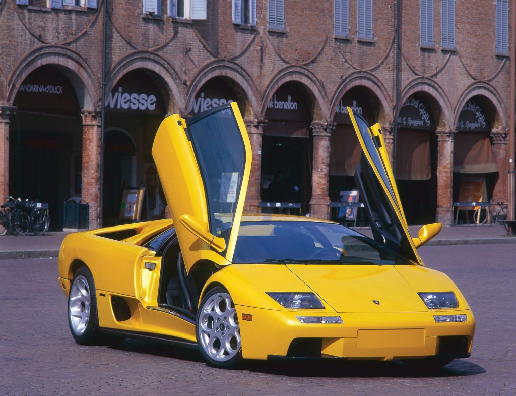 (C) Lamborghini (C) Lamborghini