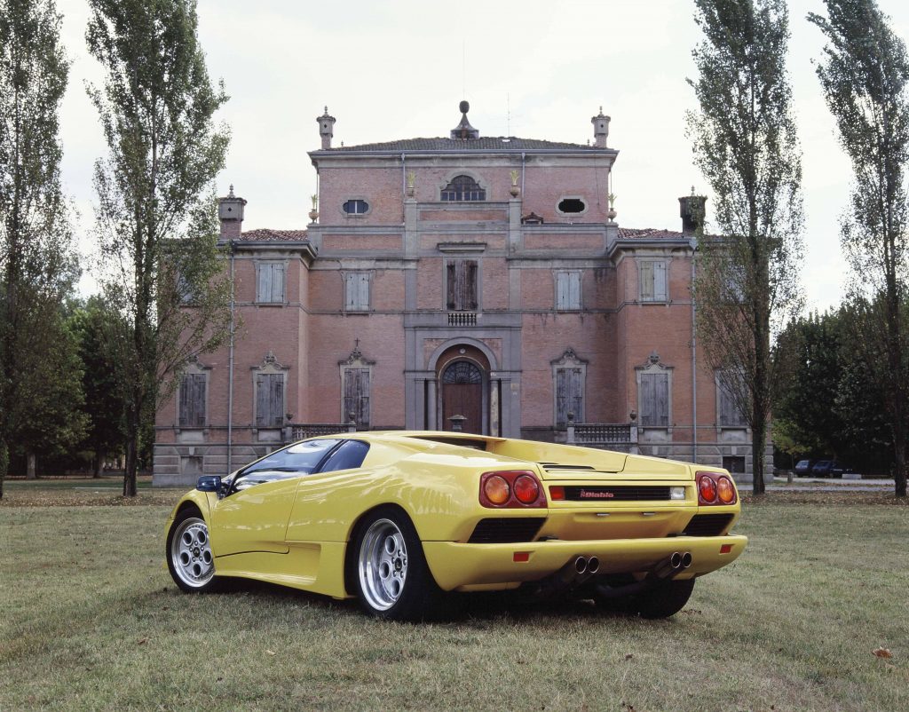 (C) Lamborghini (C) Lamborghini