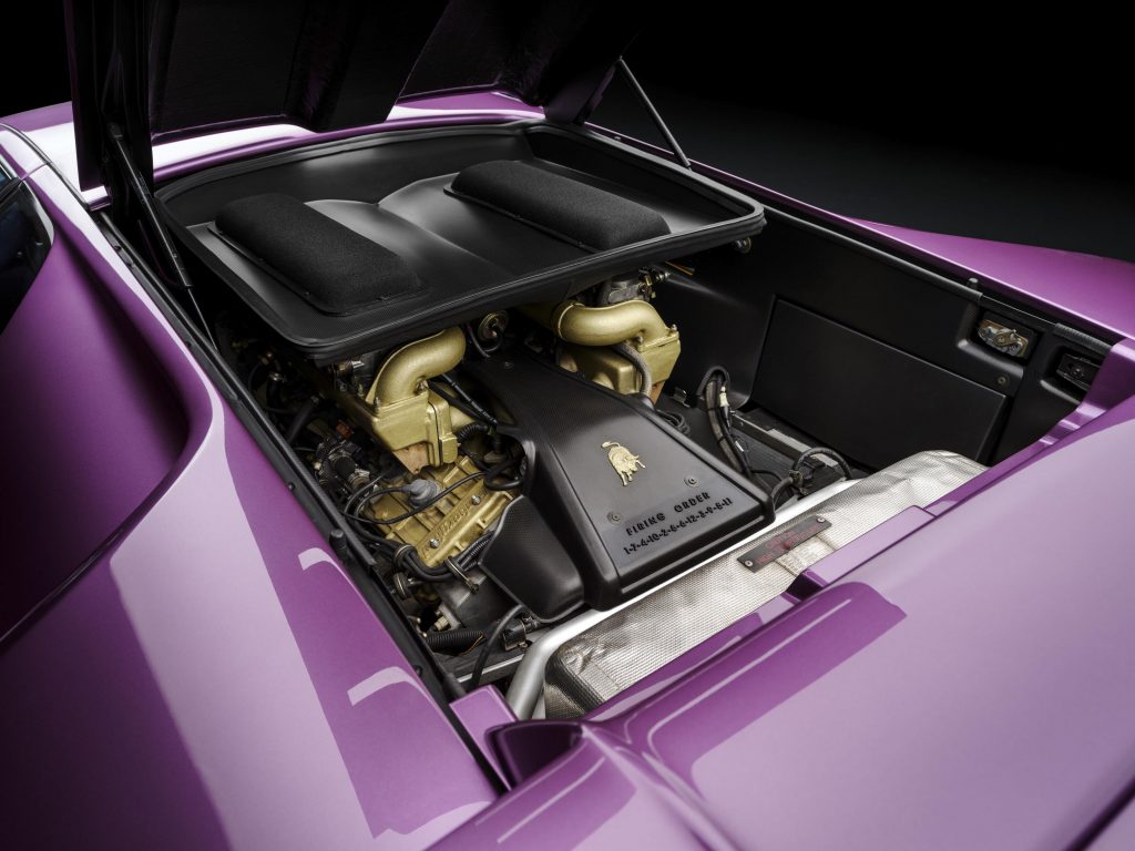(C) Lamborghini (C) Lamborghini