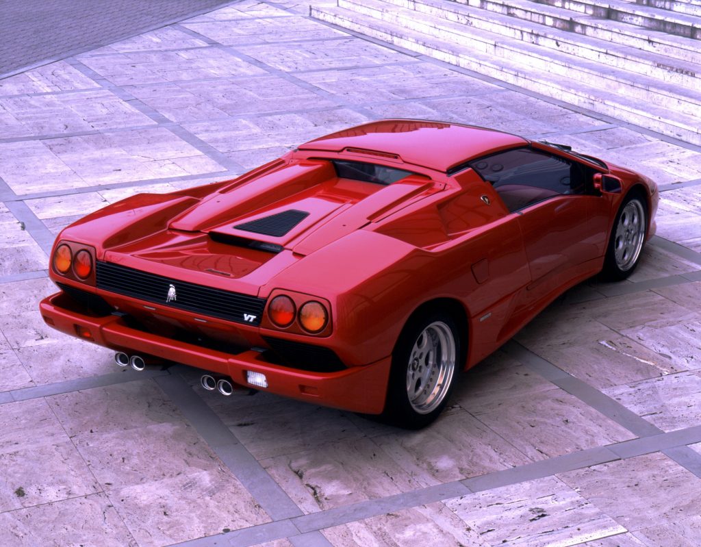 (C) Lamborghini (C) Lamborghini