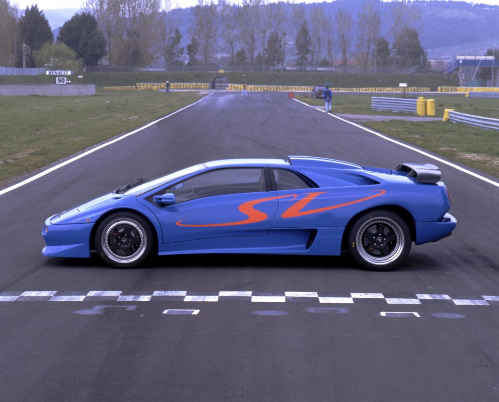 (C) Lamborghini (C) Lamborghini