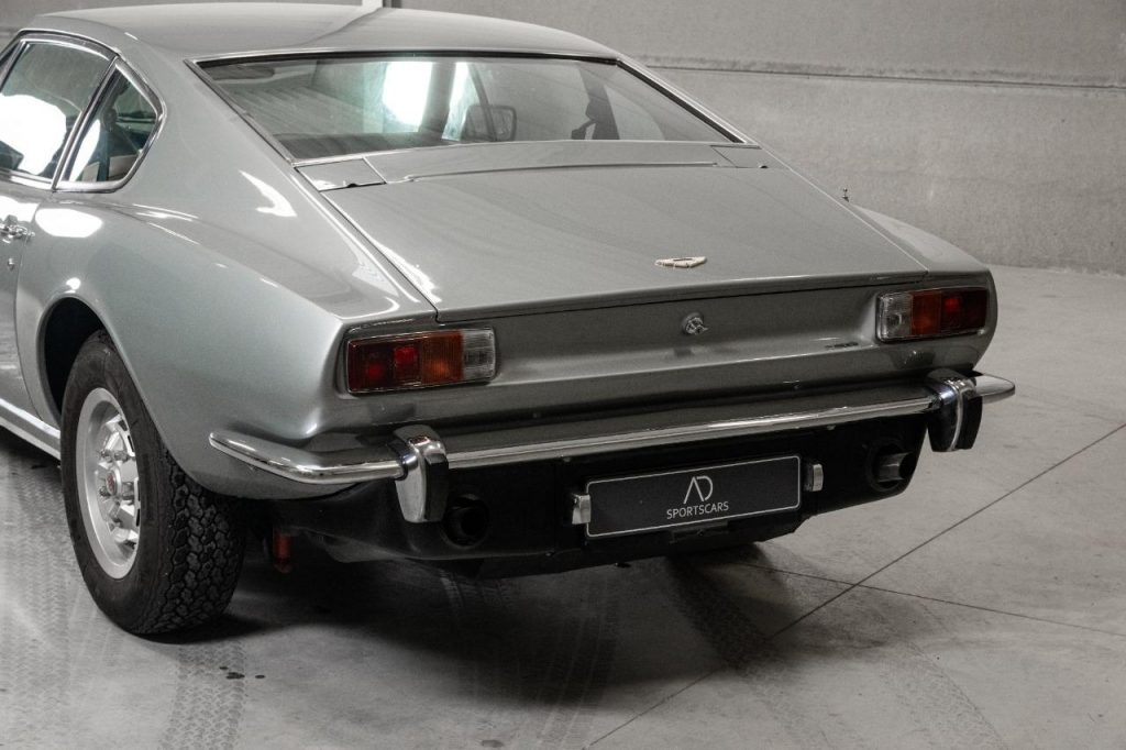 Cette rare Aston Martin V8 de 1977 totalement restaurée est actuellement à vendre