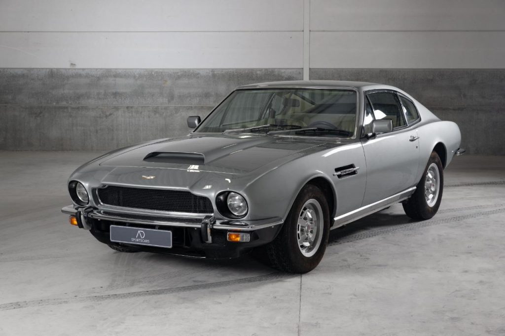 Cette rare Aston Martin V8 de 1977 totalement restaurée est actuellement à vendre