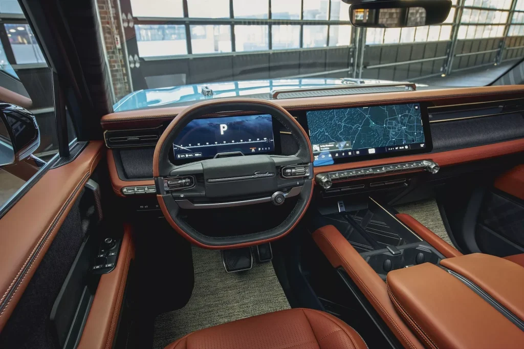 805 km d’autonomie et un look unique : la Californie signe un SUV électrique pas comme les autres