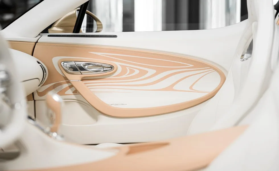 « La Perle Rare » : combien coûte vraiment cette Bugatti unique au monde avec sa peinture à l'or ?