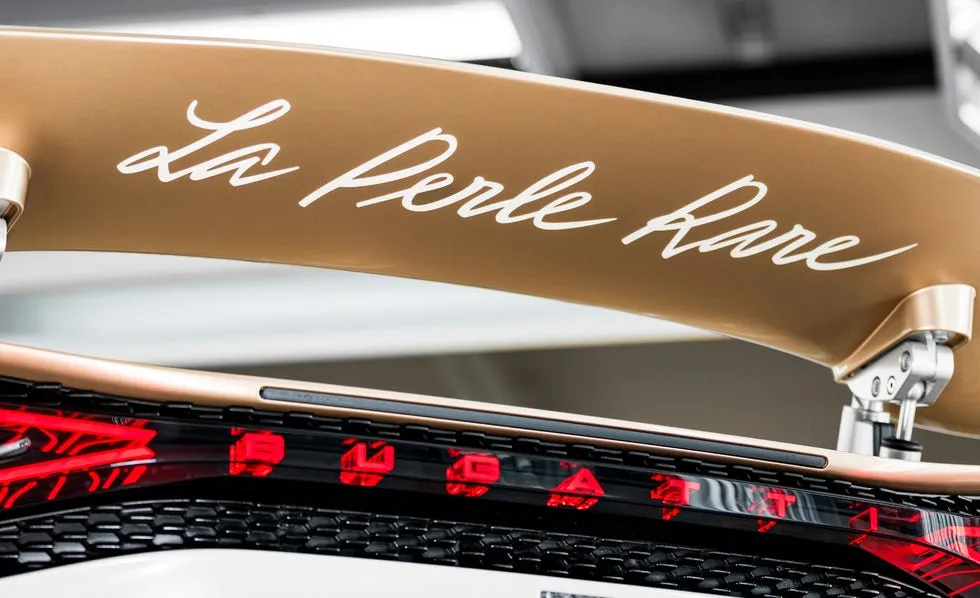 « La Perle Rare » : combien coûte vraiment cette Bugatti unique au monde avec sa peinture à l'or ?