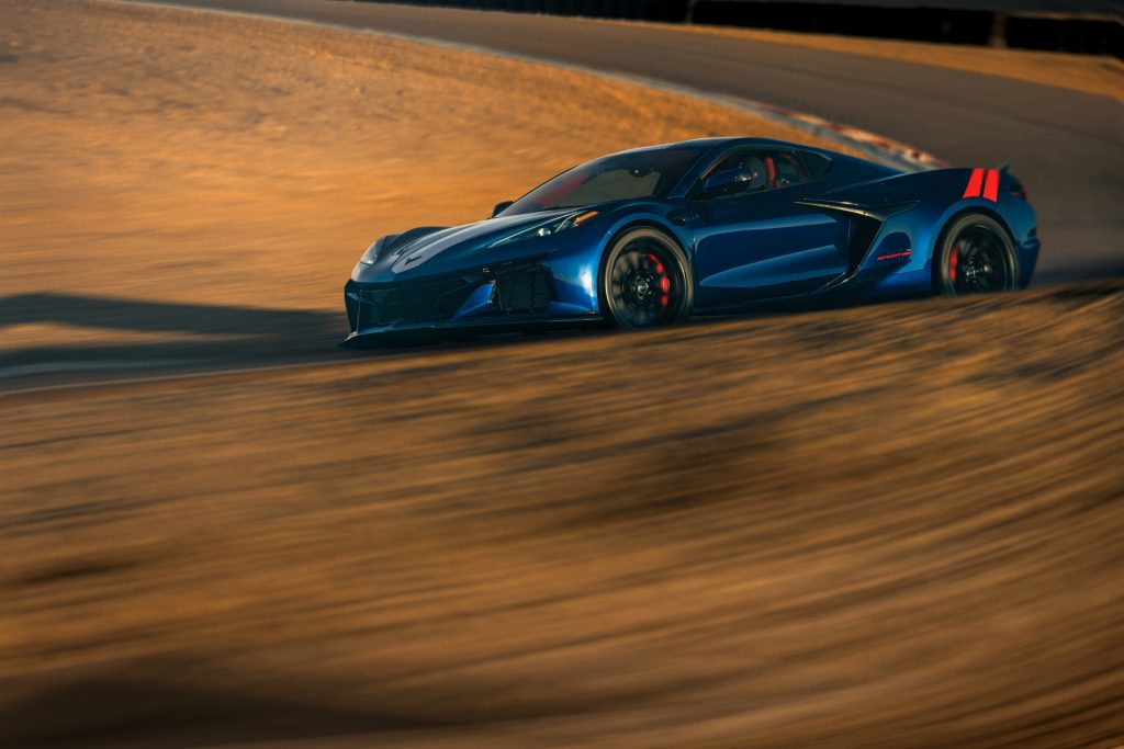 Chevrolet renoue avec la Corvette Grand Sport, maintenant en hybride et 4 roues motrices