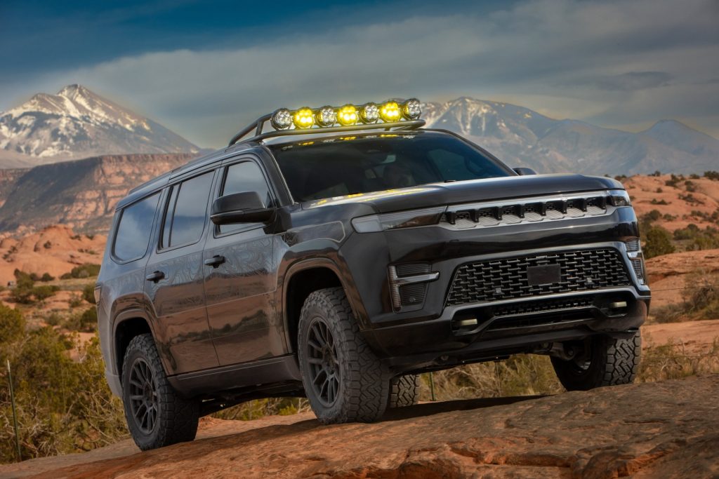 2026_EJS_Grand-Wagoneer_Commander_03