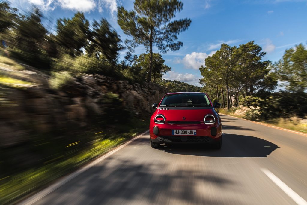 RenaultTwingoE-TechElectric_AbsolutRed_Action©ThomasCortesi-1