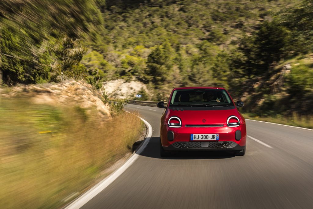 RenaultTwingoE-TechElectric_AbsolutRed_Action©ThomasCortesi-10