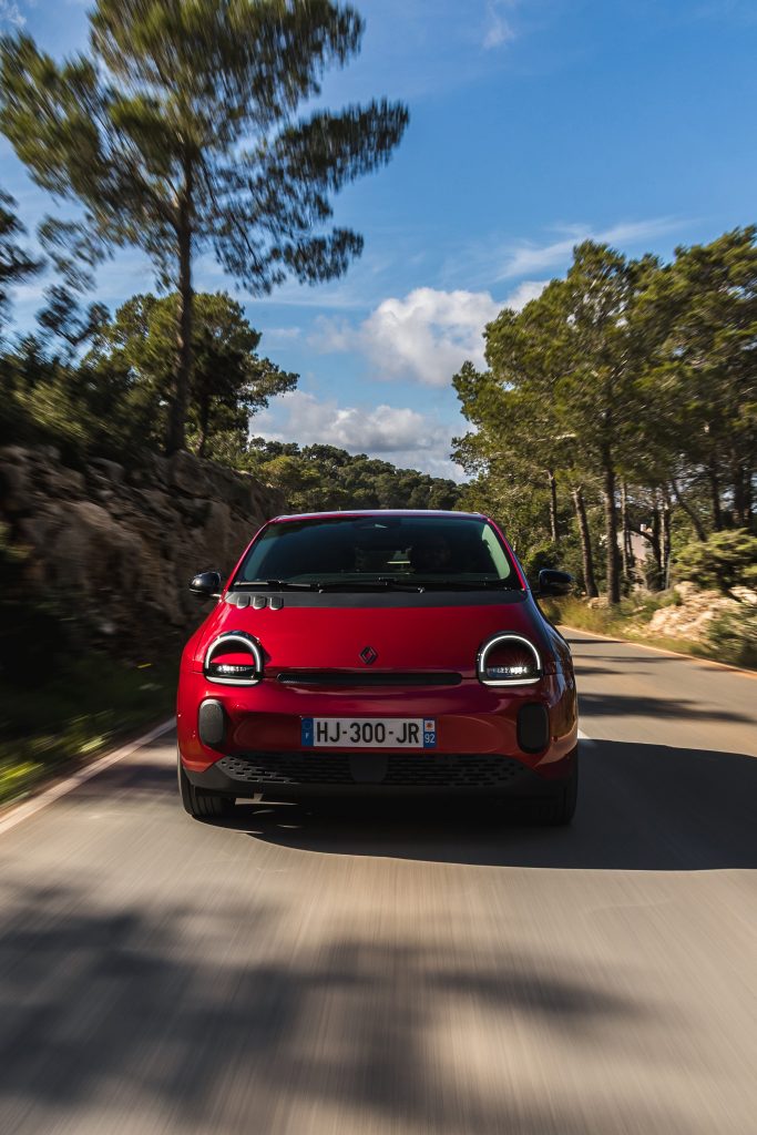 RenaultTwingoE-TechElectric_AbsolutRed_Action©ThomasCortesi-17