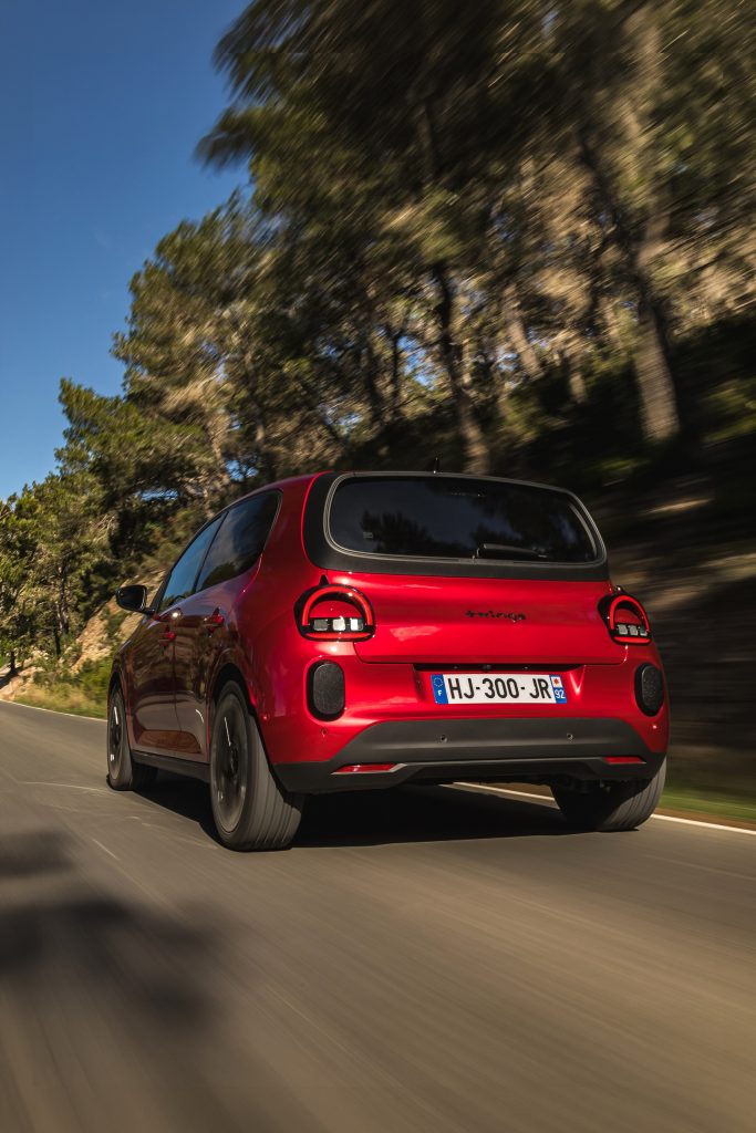 RenaultTwingoE-TechElectric_AbsolutRed_Action©ThomasCortesi-18