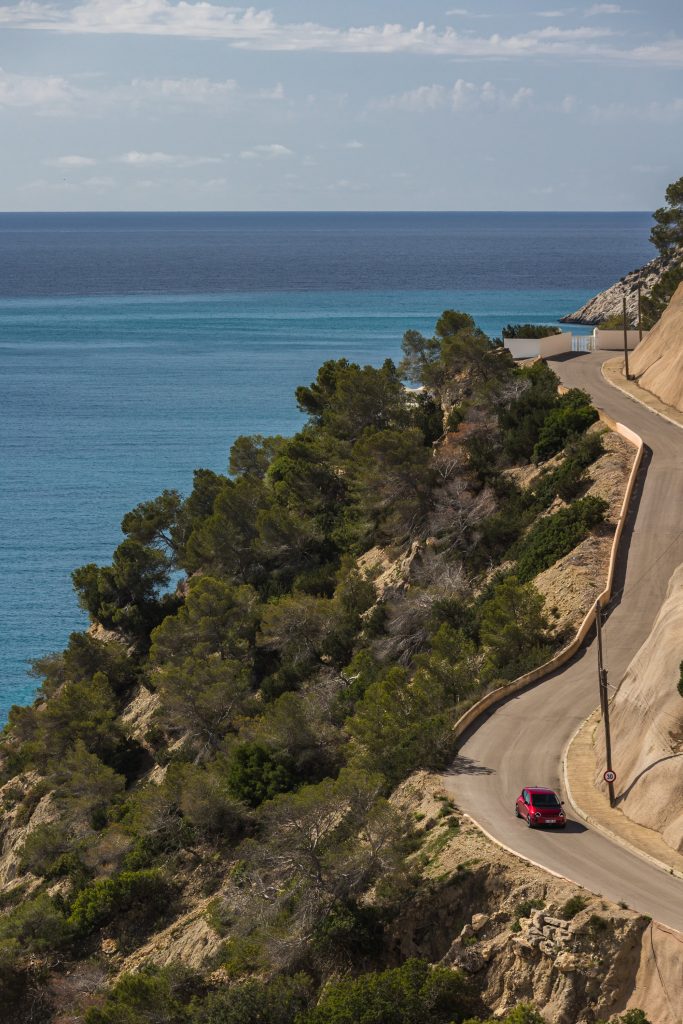 RenaultTwingoE-TechElectric_AbsolutRed_Landscape©ThomasCortesi-1