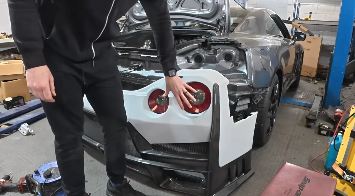 Il restaure sa Nissan GT-R crashée avec des pièces Nismo achetées sur Temu pour 6000€ Il restaure sa Nissan GT-R crashée avec des pièces Nismo achetées sur Temu pour 6000€