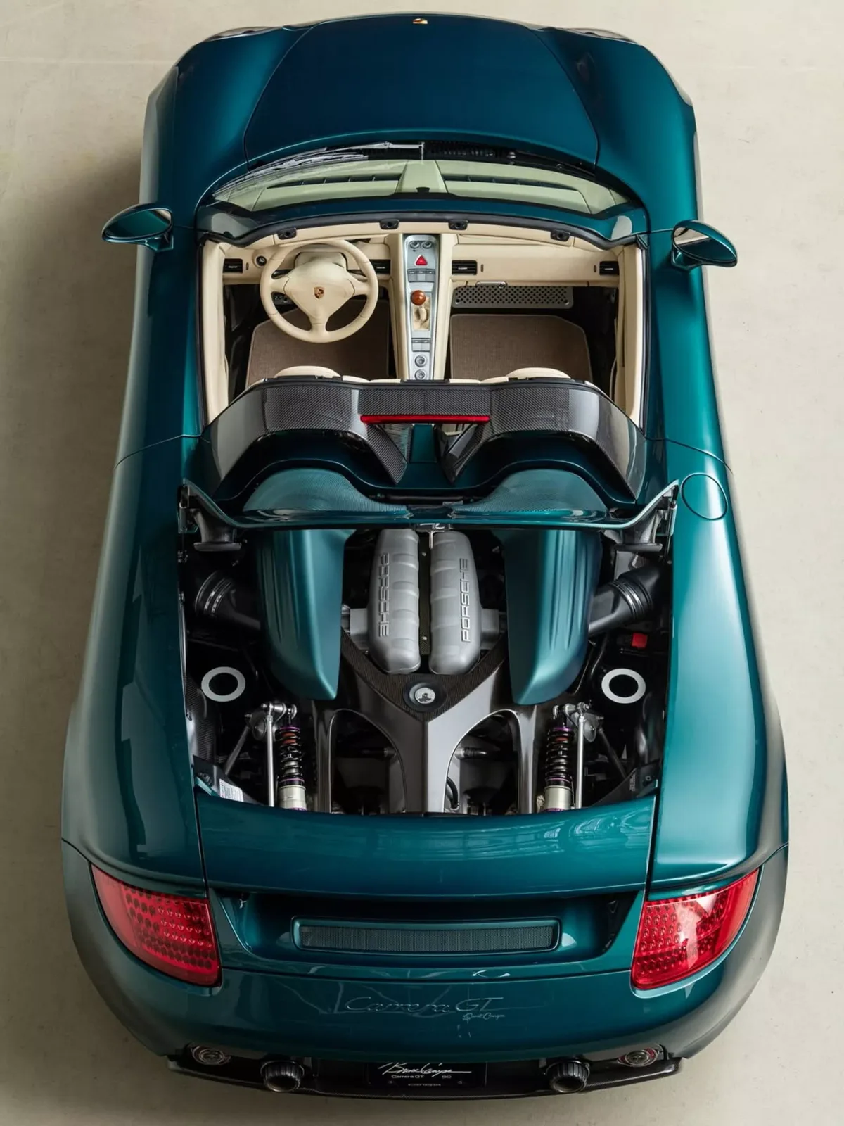 La Porsche Carrera GT et son iconique V10 est de retour dans une superbe livrée verte