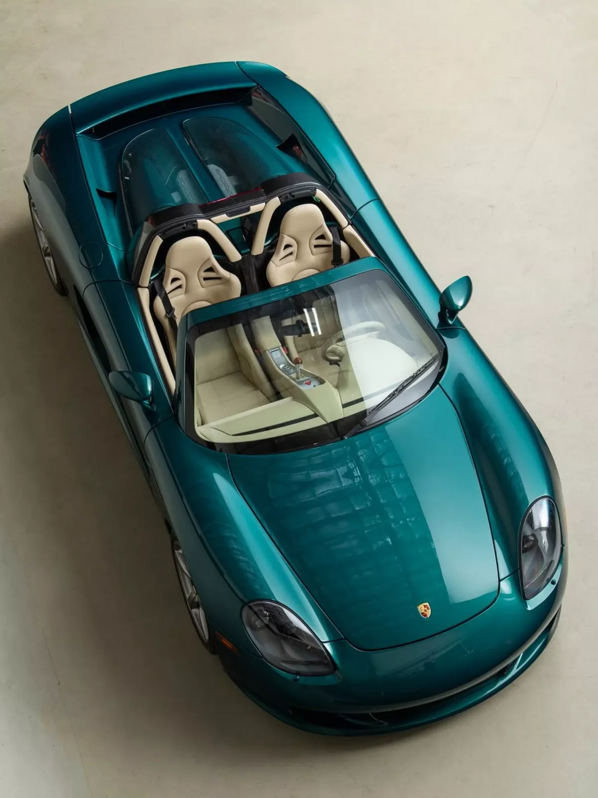 La Porsche Carrera GT et son iconique V10 est de retour dans une superbe livrée verte