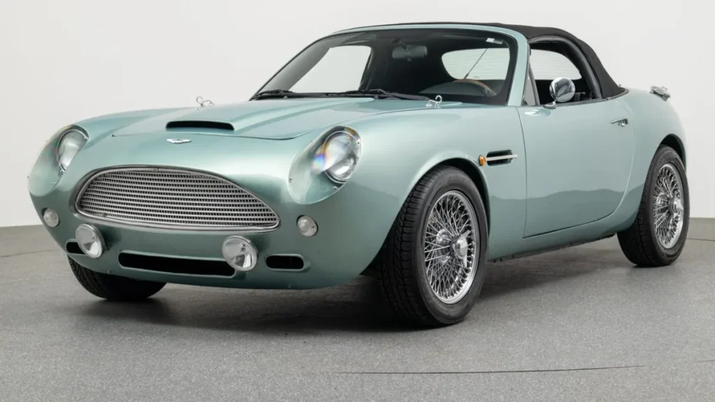 Cette « Aston Martin » vendue 23 000$ est en réalité .. une Mazda MX-5 modifiée