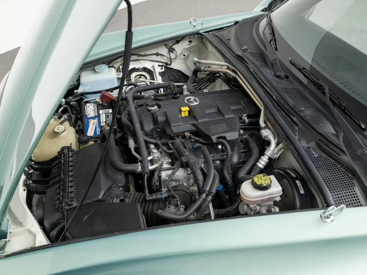 Cette « Aston Martin » vendue 23 000$ est en réalité .. une Mazda MX-5 modifiée
