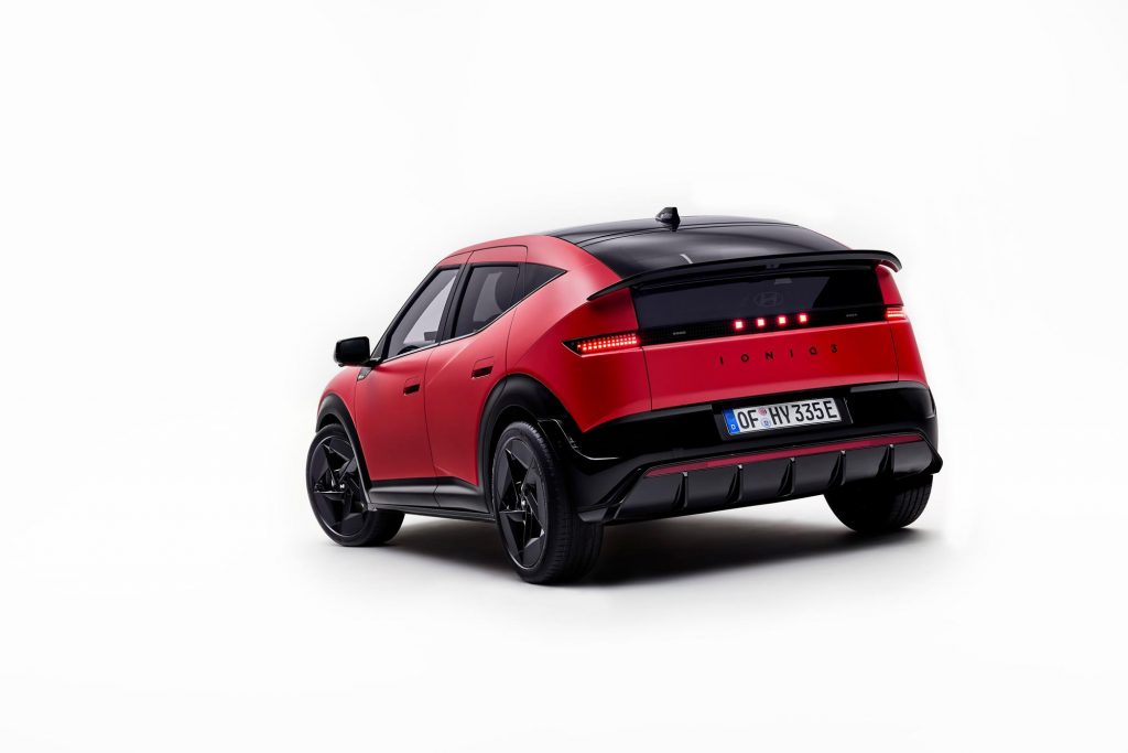 hyundai-ioniq-3-unveil-0426-exterior-02_png_bfc_off