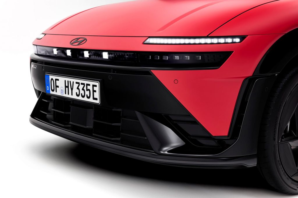 hyundai-ioniq-3-unveil-0426-exterior-05_png_bfc_off