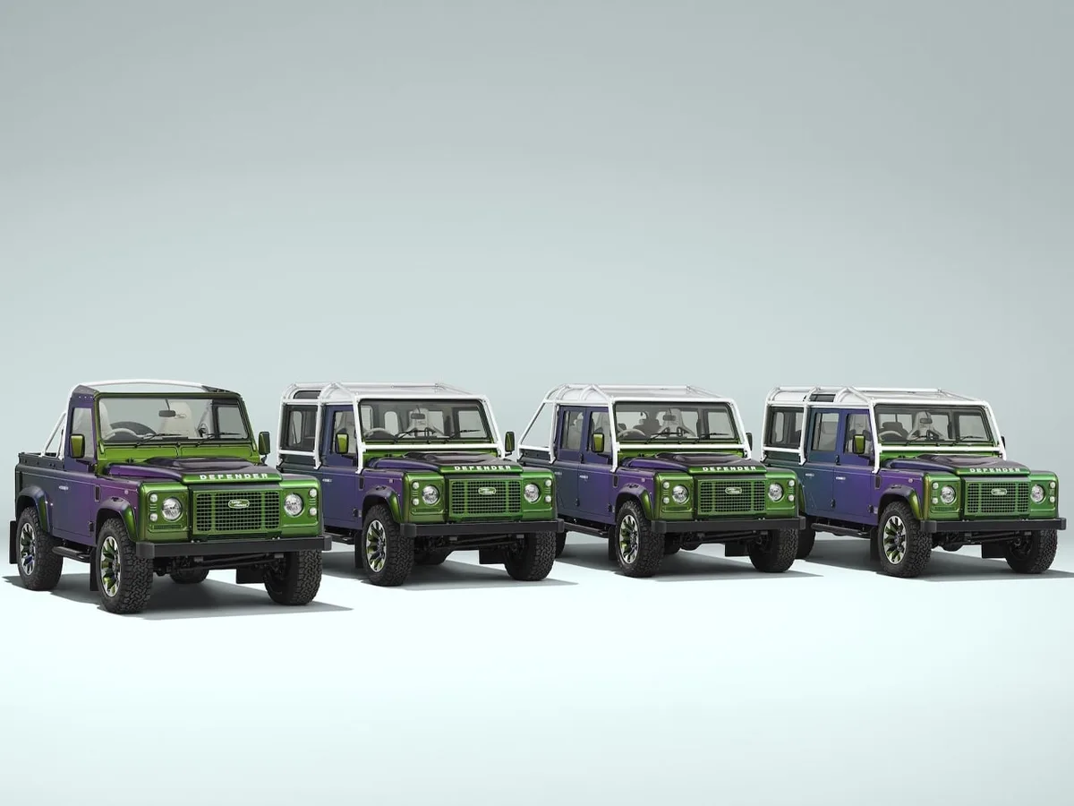 Un acheteur mystère commande quatre Defender V8 à peinture caméléon pour plus d’un million d'euros Un acheteur mystère commande quatre Defender V8 à peinture caméléon pour plus d’un million d'euros