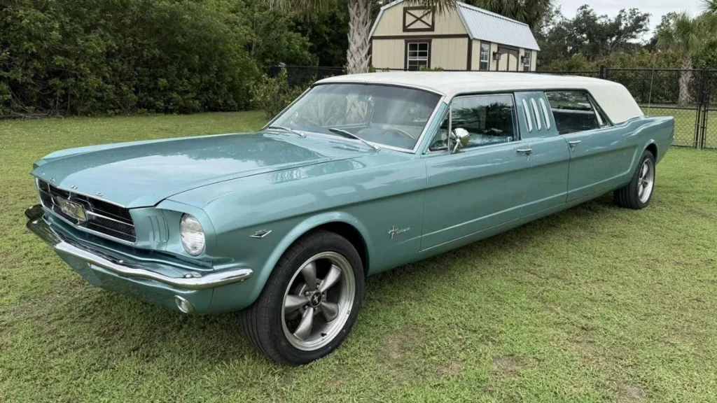 Une Ford Mustang 1966 transformée … en limousine de 6,5 mètres Une Ford Mustang 1966 transformée … en limousine de 6,5 mètres