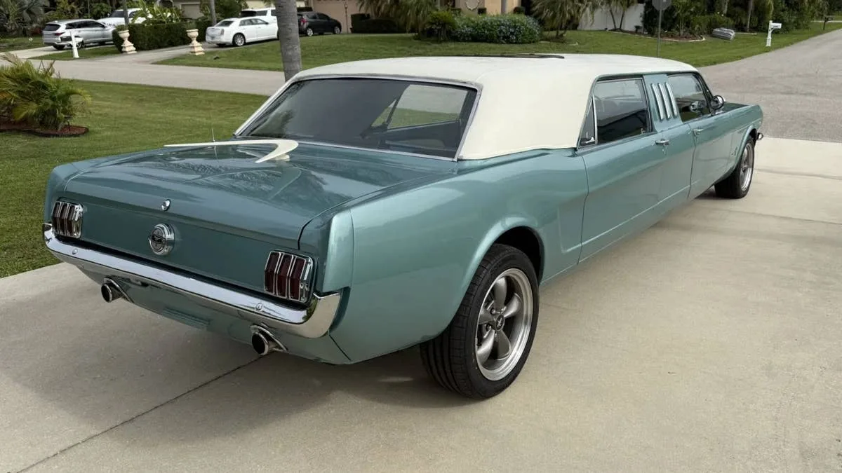 Une Ford Mustang 1966 transformée … en limousine de 6,5 mètres Une Ford Mustang 1966 transformée … en limousine de 6,5 mètres
