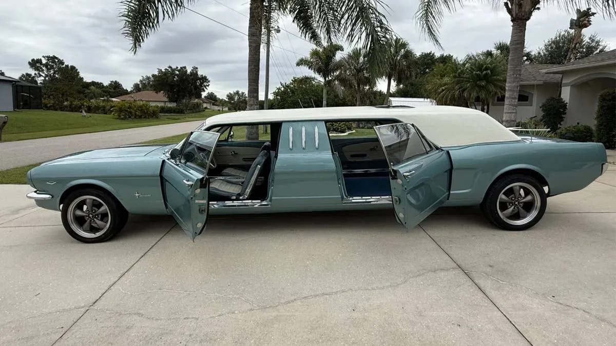 Une Ford Mustang 1966 transformée … en limousine de 6,5 mètres Une Ford Mustang 1966 transformée … en limousine de 6,5 mètres