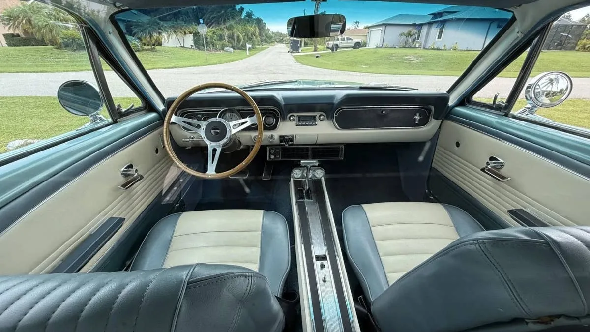 Une Ford Mustang 1966 transformée … en limousine de 6,5 mètres Une Ford Mustang 1966 transformée … en limousine de 6,5 mètres