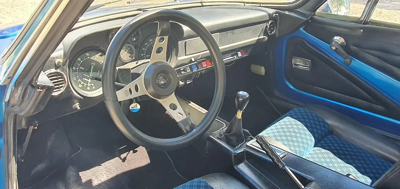 L’ancienne du jour : Alpine A110 1600 SX de 1977 en bleu d’origine rare sur le marché