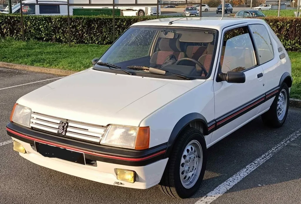 Peugeot 205 GTI 1.6 de 1987 à vendre : 115 ch, configuration d’origine, 16 200 € Peugeot 205 GTI 1.6 de 1987 à vendre : 115 ch, configuration d'origine, 16 200 €