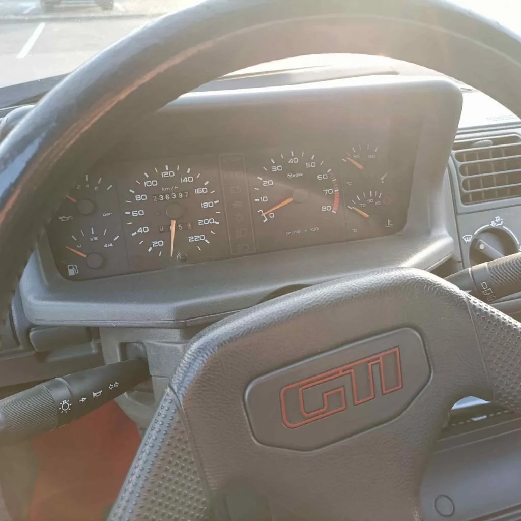 Peugeot 205 GTI 1.6 de 1987 à vendre : 115 ch, configuration d'origine, 16 200 € Peugeot 205 GTI 1.6 de 1987 à vendre : 115 ch, configuration d'origine, 16 200 €