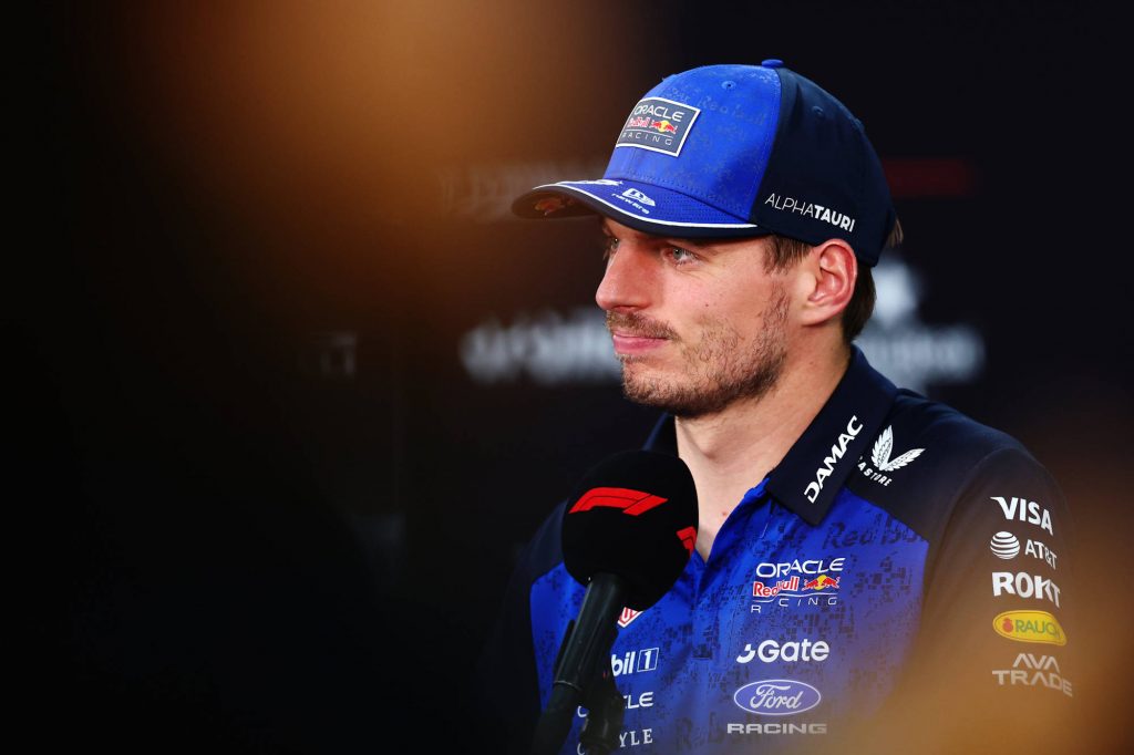 Max Verstappen (Red Bull Racing) répondant à une interview durant le Grand Prix de F1 de Singapour 2026