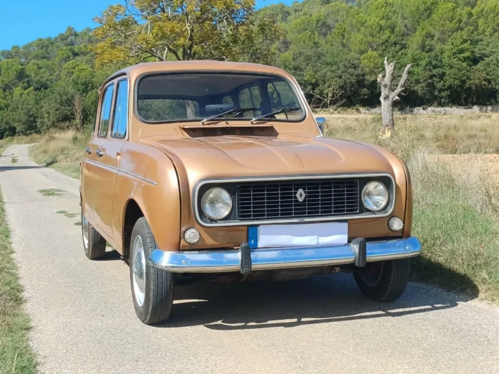 L’ancienne du jour : Renault 4L de 1976 à vendre, une deuxième main d’origine, sans rouille, en teinte rarissime L’ancienne du jour : Renault 4L de 1976 à vendre, une deuxième main d'origine, sans rouille, en teinte rarissime