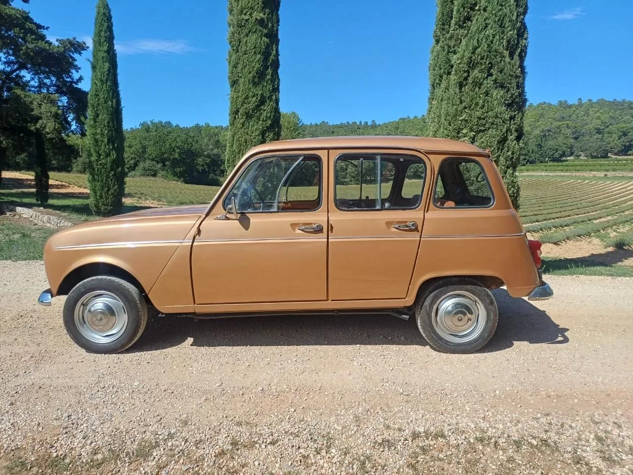 L’ancienne du jour : Renault 4L de 1976 à vendre, une deuxième main d'origine, sans rouille, en teinte rarissime L’ancienne du jour : Renault 4L de 1976 à vendre, une deuxième main d'origine, sans rouille, en teinte rarissime