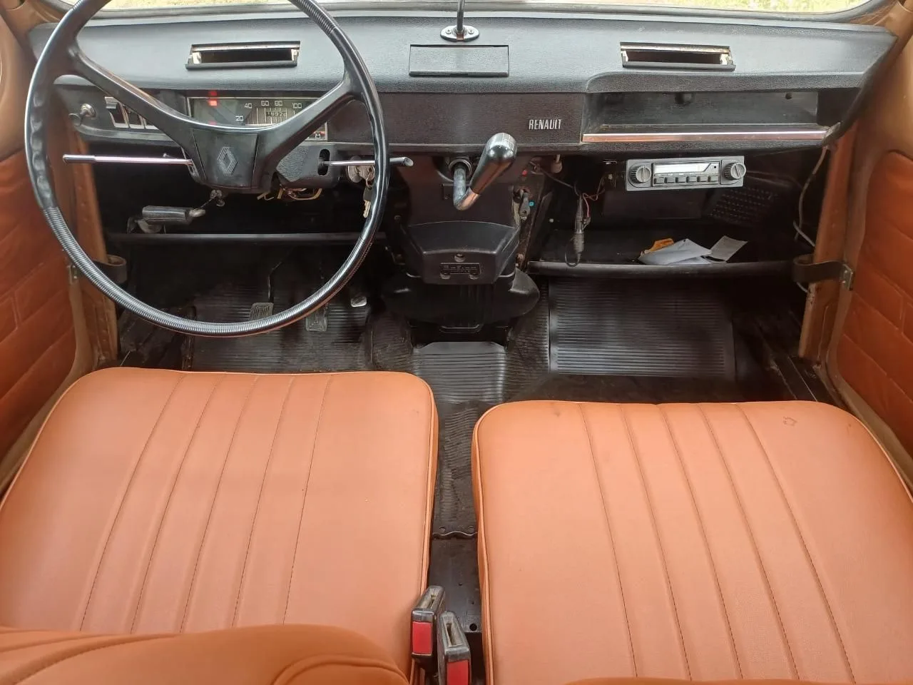 L’ancienne du jour : Renault 4L de 1976 à vendre, une deuxième main d'origine, sans rouille, en teinte rarissime L’ancienne du jour : Renault 4L de 1976 à vendre, une deuxième main d'origine, sans rouille, en teinte rarissime